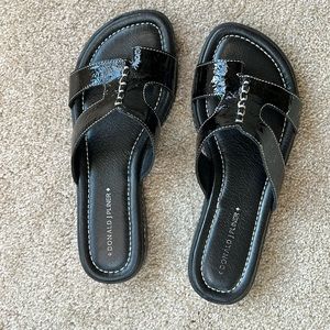 Donald J Pliner black leather sandals. Size 7. EUC.